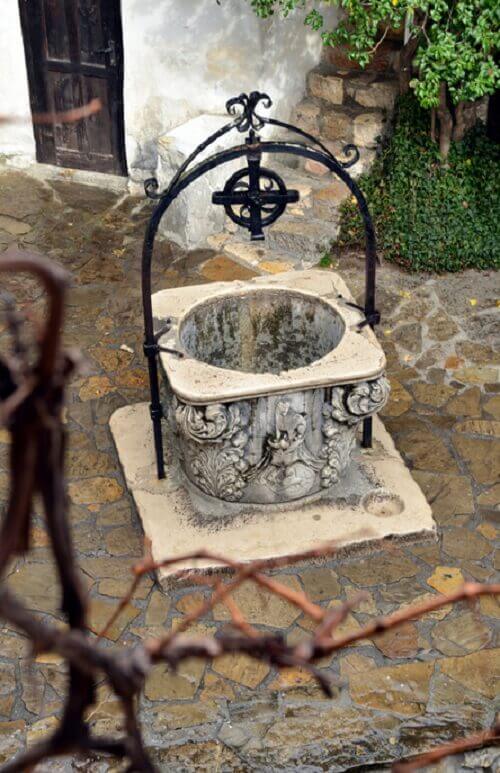 The well in Bran Castle. (Jaysmark/flickr.com/CC BY 2.0)