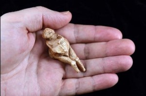 The Venus of Bryansk, in the hands of the Russian archaeologist Konstantin Gavrilov. © Courtesy Institute of Archeology and Ethnography