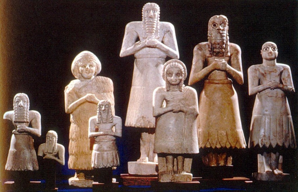normal-looking-sumerian-statues-compare-to-reptilian-statues